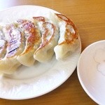 Fukuyuu No Ie - 餃子一人前150円＋税(小皿がかわいい)