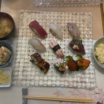 魚八庭 - 