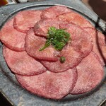 炭火焼肉・にくなべ屋 神戸びいどろ - 特選タン（２人前）