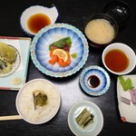 望山亭 ことぶき - 全景、後半。ご飯、みそ汁と野沢菜漬けが後から登場します。漬け物も上品に仕上がっています