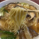 華吉 - 麺をリフトアップ！