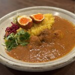 クワイエットビレッジ・カレーショップ - こちらはチキンカレー＋スパイス卵トッピング 1,350円
