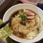 麺処 まるよし - 醤油ワンタン麺
