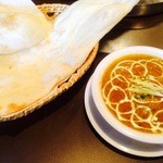 ちゃとりかとり - ランチのチキンカレーとナン