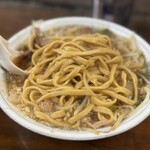 ラーメン凛 - ラーメンポン酢・ニンニク（1100円）＋青唐辛子（100円）