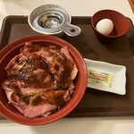 すき家 - 料理写真:話題のローストビーフ丼