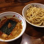 基玄 - 辛つけ麺 (中盛り) 880円