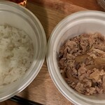 松屋 - 料理写真:お肉どっさり牛めし弁当 1,000円（税込）  セパレート
