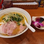 麺屋 Hulu-lu - 限定SOBAとスパムのセット。たいへんカラフル