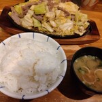 スタミナ鉄板 博多アイアンマン - モリモリの量