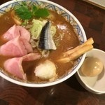 麺や庄の - #ラーメン
      丼は小ぶりで盛り方もきれい〜！
      
      スープは鶏油に焼きさんまを合わせていますが、これがさんま感がほんとに出ているんです！！
      どの魚でもなくまさにさ・ん・ま。
      
      ですが全く特有の臭みがなく、こってりかつあっさりな感じ。
      
      
      トッピングのネギ、三つ葉や玉ねぎがお口を爽やかにしてくれるからでもあります。
      
      さらに大根おろしがまた良い〜！
      まさに焼きさんまに大根おろしを添える発想！
      麺と絡めても