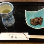 亀の池 浪速 - 焼酎お湯割りと肝焼き ¥500