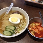 焼肉・冷麺 三千里 - 半冷麺：６５０円（税別）