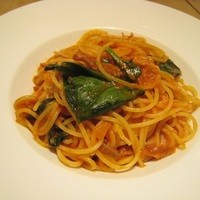 Osteria UVA RARA 横浜 - ランチ：パスタ　ホウレンソウと生ハムのトマトソース
