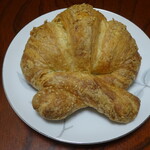 THE CITY BAKERY - 料理写真:プレッツェルクロワッサン