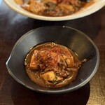 居酒屋燃えた うらめし屋 - 牡蠣麻婆豆腐　取り分け