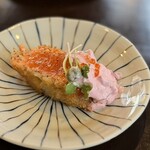 居酒屋燃えた うらめし屋 - サーモンレアカツ　取り分け