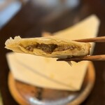 居酒屋燃えた うらめし屋 - グリーンカレー春巻　断面図
