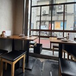 居酒屋燃えた うらめし屋 - 店内