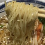 ピリケンラーメン - 中細ストレート麺。