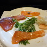 山猫軒 - ブリとタスマニアサーモンの盛り合わせ