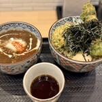 なぜ蕎麦にラー油を入れるのか。 - 料理写真: