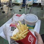 ドムドムハンバーガー - ソフトシェルクラブとコロッケバーガー