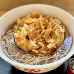 いろり庵 きらく - 料理写真:かき揚げそば(590円)