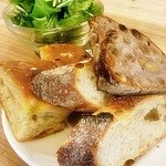 パーラー江古田 - セットのパンとサラダ