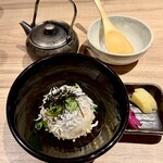 近畿大学水産研究所 - 和歌山県産しらすと刻みわさびの鯛めし茶漬