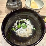 近畿大学水産研究所 - 和歌山県産しらすと刻みわさびの鯛めし茶漬