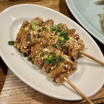 水餃子と胡椒シュウマイの二兎 - 特製！博多鶏皮串 〜特製甘辛ダレ〜