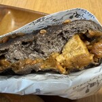 ベーカリー&テーブル 箱根 - ゴロゴロSPビーフカレーパン(660円)