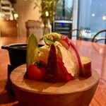 kaiki - 季節野菜のバーニャカウダ：初春野菜のバーニャカウダ①もものすけかぶ（千葉藤崎農園）、②マーメラス（静岡）、③薄紫大根（北海道三野農園）、④ラディッシュラディッシュ（千葉藤崎農園）