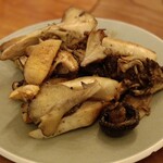 立飲・ビストロシン サンテ - キノコのバルサミコソテー