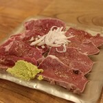 立飲・ビストロシン サンテ - 牛ハツのタタキ