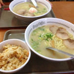 スガキヤ - 肉入りラーメンと五目ご飯！