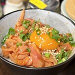 佐野らーめん 湧 - 豚ユッケ丼　460円