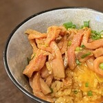 佐野らーめん 湧 - 豚ユッケとTKG状態