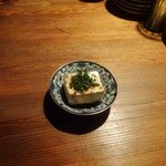 Touhachi - お通しの湯豆腐（350円+税）