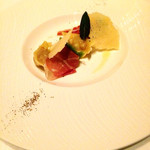 アルヴァ(アマン東京) - 南瓜とアマレッティの2色トルテリーニ　南瓜の甘さとパルマハムの塩分がマッチして美味い