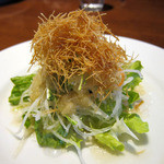 Kenの厨房 - カリカリに揚げたカダイフの乗ったサラダ