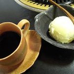 肉工房 薩摩山 - ランチ定食にはすべてアイスクリームと飲み物つき