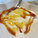 シナモンガーデン - キリ・パニ　\350　椰子の蜜のヨーグルトかけ