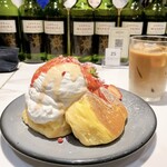 ESPRESSO D WORKS - ミルクティーと苺のパンケーキ