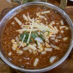 SRIJANA - Cセット　990円　の日替わりカレー（キーマとチーズ）