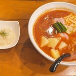 麺屋 Hulu-lu - トマトラーメン、パイン、バターライス