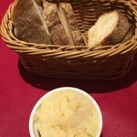 オステルリー・スズキ - 白菜とじゃがいものストンプと自家製パン