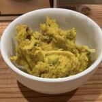 よし川食堂 - 〈かぼちゃサラダ〉ほくほくとしたかぼちゃの自然な甘みがしっかり感じられ、なめらかさの中にほどよく食感も残っています。家庭的で温かみのある味わいです。