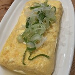よし川食堂 - 〈だし巻き玉子〉ふんわりと厚みがあり、出汁の風味を大切にしたやさしい味付け。甘さは控えめで、どこかほっとする味わいです。